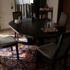 Esszimmertisch mit Stühlen