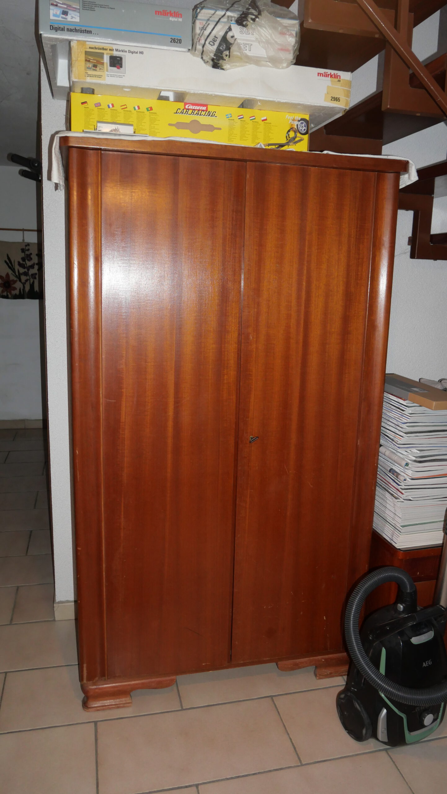 Schrank unter Treppe