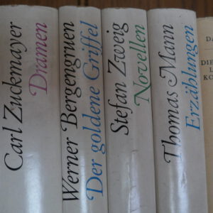 Bücherreihe aus sechs Büchern