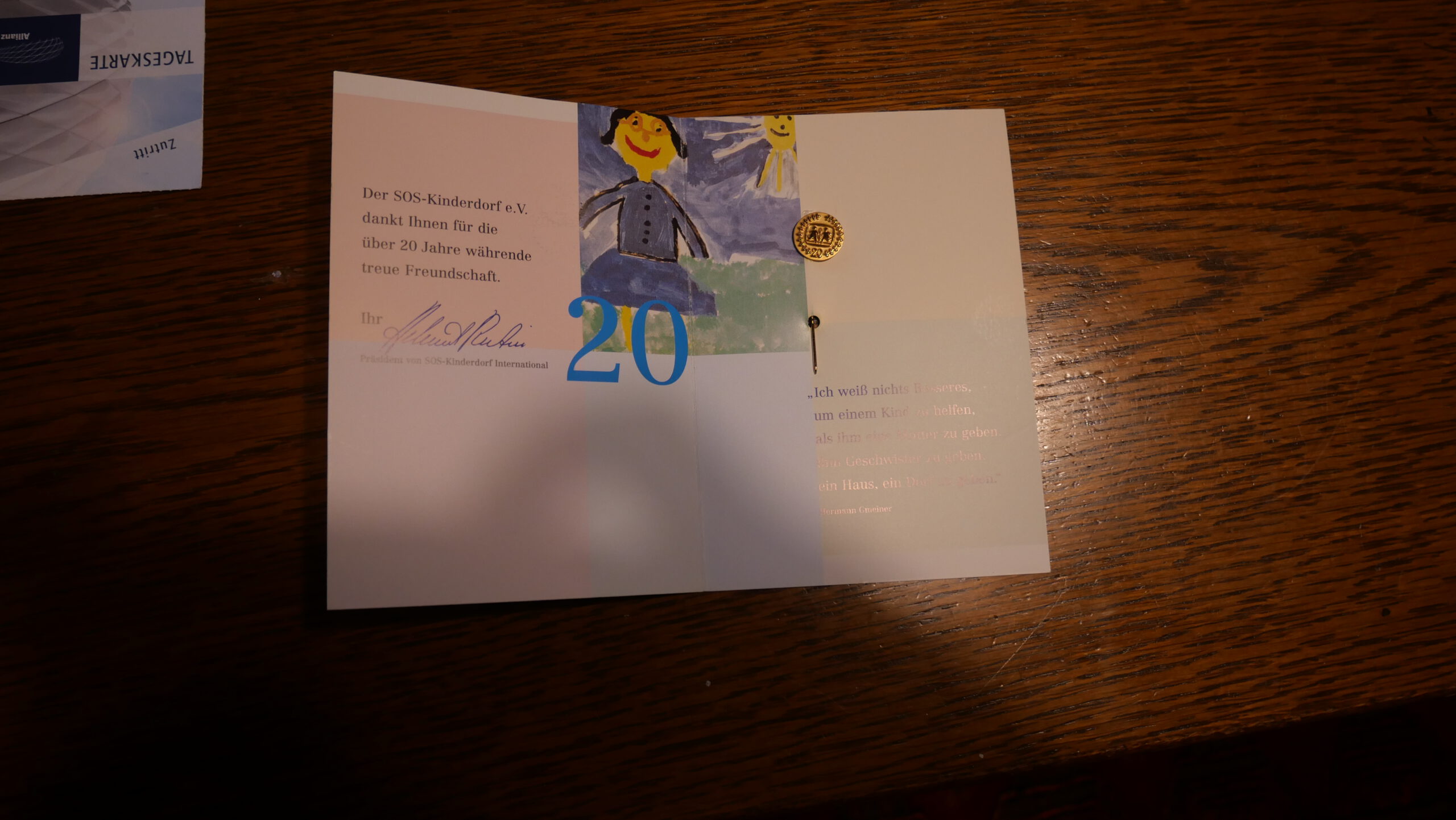 Ehrennadel SOS Kinderdorf