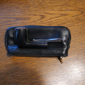 Pfeife mit Täschen und Stopfer